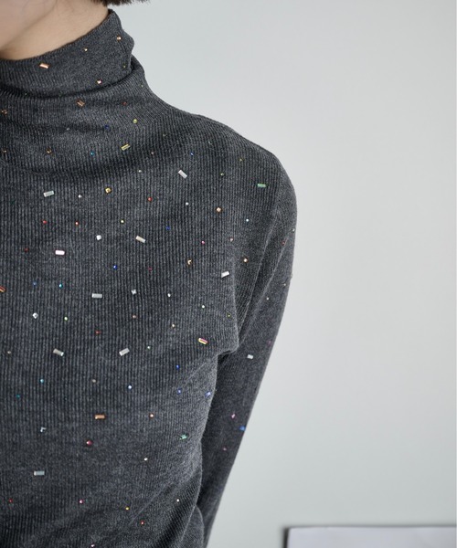 THE YOn（ザヨン）の「カラフルビジューウールブレンドハイネックリブニットトップス（ニット/セーター・レディース・グレー/チャコールグレー/アイボリー/ブラック・FREE）」の12枚目の写真