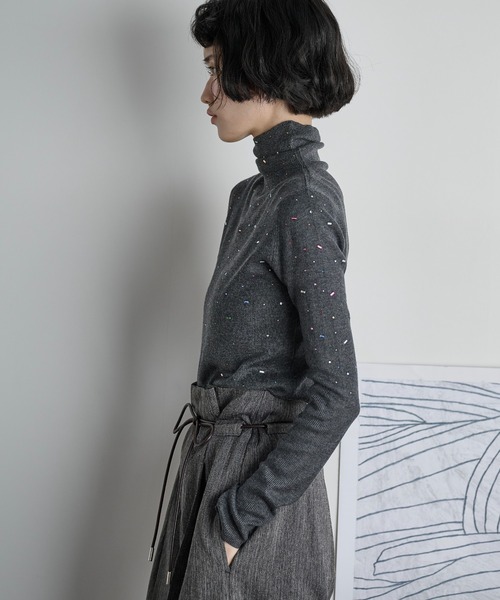 THE YOn（ザヨン）の「カラフルビジューウールブレンドハイネックリブニットトップス（ニット/セーター・レディース・グレー/チャコールグレー/アイボリー/ブラック・FREE）」の9枚目の写真