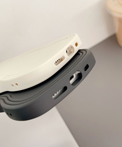 Fun & Daily（ファンアンドデイリー）の「Wave  Color  TPU iPhone Case  14 /  15 / 16 / 17 / Pro Plus ProMax / アイフォン プラス プロ プロマックス（スマホケース/カバー・レディース・グリーン/パープル/オレンジ/ブルー/ブラック/グレー・iPhone 15 Plus/iPhone 15 Pro/iPhone 15 Pro Max/iPhone 16/iPhone 16 Pro/iPhone 16 Pro Max/iPhone 15/iPhone 16 Plus/iPhone 14 Pro Max/iPhone 14 Plus/iPhone 14 Pro/iPhone 14/iPhone 17/iPhone 17 Pro/iPhone 17 Pro Max）」の13枚目の写真