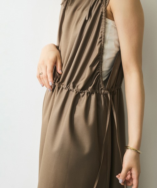 ADAM ET ROPE'(アダムエロペ)の「【ZOZO限定・多サイズ】ドロストリボンワンピース≪Made by ZOZO≫(ワンピース・レディース・ベージュ系その他/ブラック/チャコールグレー・36/34/38)」の22枚目の写真