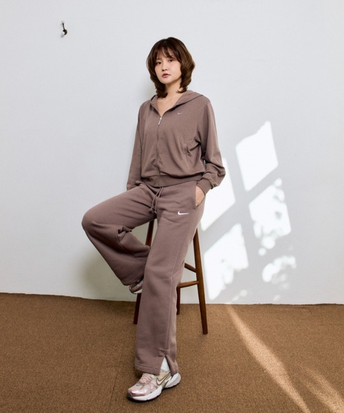 NIKE(ナイキ)の「ナイキ V2K ラン ウィメンズシューズ / Nike V2K Run Women's Shoes FD0736-201 Particle Beige(スニーカー・レディース・ピンクベージュ・22/22.5/23/23.5/24/24.5/25/25.5/26)」の5枚目の写真