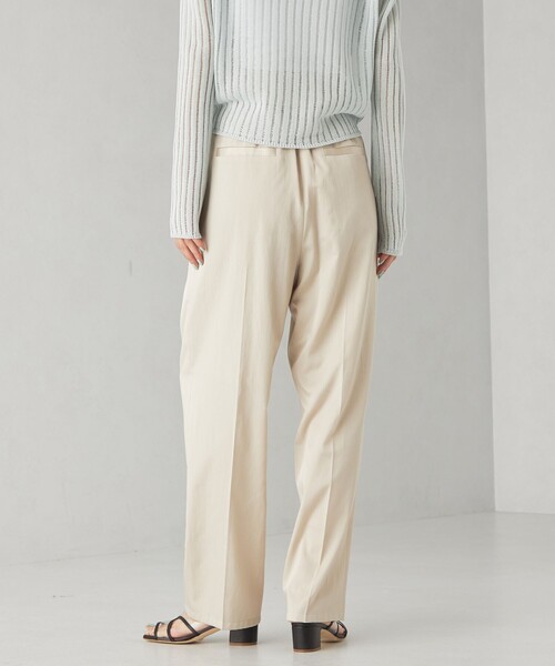 EMMEL REFINES（エメルリファインズ）の「＜EMMEL REFINES＞EM サテン 2タック テーパードパンツ（スラックス・レディース・シャーベット/ナチュラル/ダークグリーン・M/S/XS）」の21枚目の写真