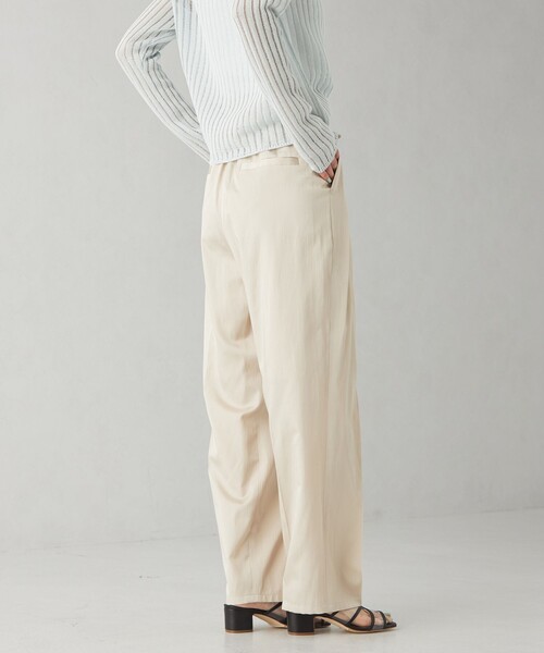 EMMEL REFINES（エメルリファインズ）の「＜EMMEL REFINES＞EM サテン 2タック テーパードパンツ（スラックス・レディース・シャーベット/ナチュラル/ダークグリーン・M/S/XS）」の22枚目の写真