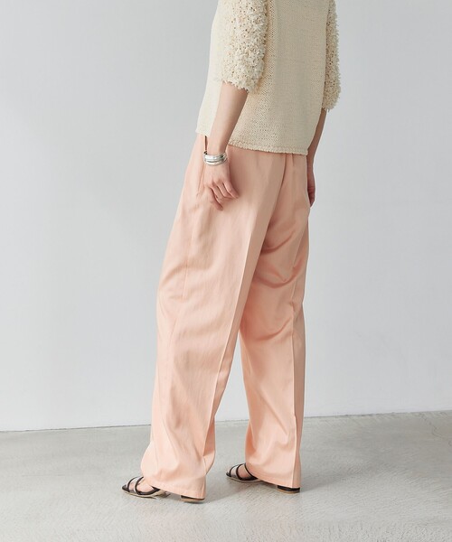 EMMEL REFINES（エメルリファインズ）の「＜EMMEL REFINES＞EM サテン 2タック テーパードパンツ（スラックス・レディース・シャーベット/ナチュラル/ダークグリーン・M/S/XS）」の16枚目の写真