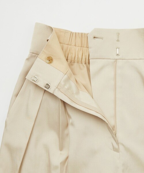 EMMEL REFINES（エメルリファインズ）の「＜EMMEL REFINES＞EM サテン 2タック テーパードパンツ（スラックス・レディース・シャーベット/ナチュラル/ダークグリーン・M/S/XS）」の8枚目の写真