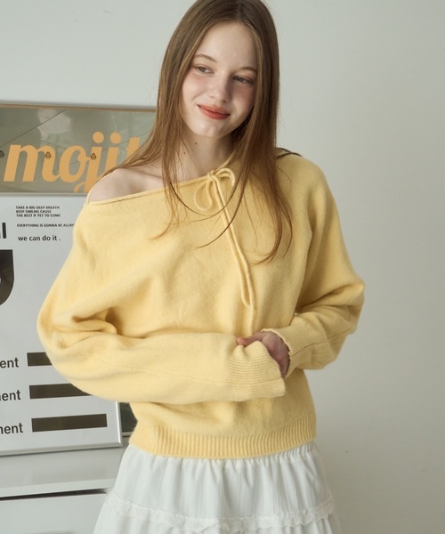 Birthday room(バースデイルーム)の「ワンショルダーリボンカラーニット / one shoulder ribbon color knit(ニット/セーター・レディース・イエロー/ライトブルー・FREE)」の1枚目の写真
