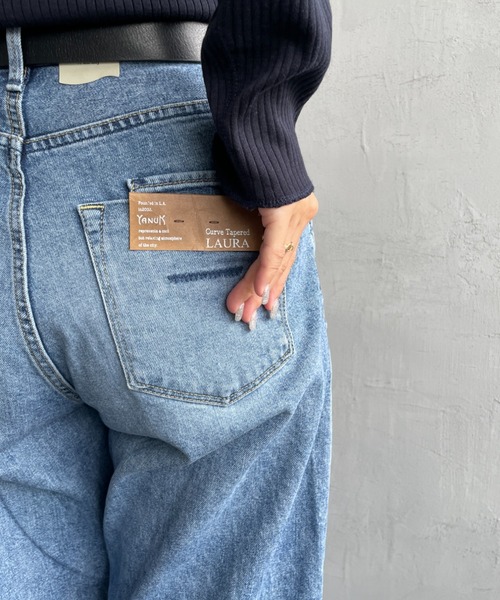 YANUK（ヤヌーク）の「[YANUK/ヤヌーク] LAURA カーブテーパードデニム（デニムパンツ・レディース・ライトインディゴブルー・22/23/24/25）」の13枚目の写真