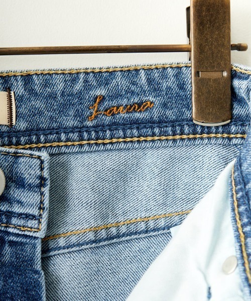 YANUK（ヤヌーク）の「[YANUK/ヤヌーク] LAURA カーブテーパードデニム（デニムパンツ・レディース・ライトインディゴブルー・22/23/24/25）」の21枚目の写真