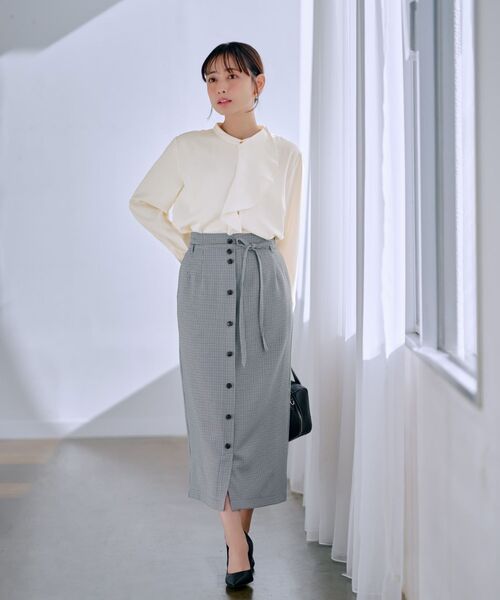 COHINA(コヒナ)の「ラインラッフルブラウス 【低身長・小柄女性】(シャツ/ブラウス・レディース・ネイビー/ベージュ/ホワイト・ONE SIZE)」の6枚目の写真