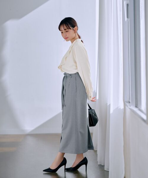 COHINA(コヒナ)の「ラインラッフルブラウス 【低身長・小柄女性】(シャツ/ブラウス・レディース・ネイビー/ベージュ/ホワイト・ONE SIZE)」の7枚目の写真