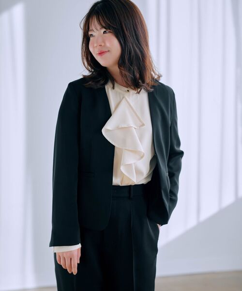 COHINA(コヒナ)の「ラインラッフルブラウス 【低身長・小柄女性】(シャツ/ブラウス・レディース・ネイビー/ベージュ/ホワイト・ONE SIZE)」の8枚目の写真