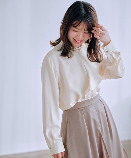 COHINA(コヒナ)の「ラインラッフルブラウス 【低身長・小柄女性】(シャツ/ブラウス・レディース・ネイビー/ベージュ/ホワイト・ONE SIZE)」の12枚目の写真