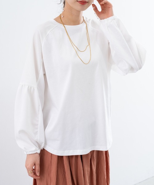 refinedworks(リファインドワークス)の「【refinedworks】ポコポコ とした動きのある 素材 が 可愛い プルオーバー !(Tシャツ/カットソー・レディース・ブルー/オフホワイト/グレイッシュベージュ・FREE)」の4枚目の写真