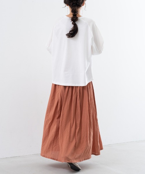 refinedworks(リファインドワークス)の「【refinedworks】ポコポコ とした動きのある 素材 が 可愛い プルオーバー !(Tシャツ/カットソー・レディース・ブルー/オフホワイト/グレイッシュベージュ・FREE)」の11枚目の写真