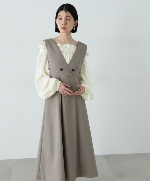 N.(N. Natural Beauty Basic)(エヌエヌナチュラルビューティーベーシック)の「Vネックフレアジャンパースカート(ジャンパースカート・レディース・ベージュ/オフホワイト/グレー・MEDIUM)」の4枚目の写真