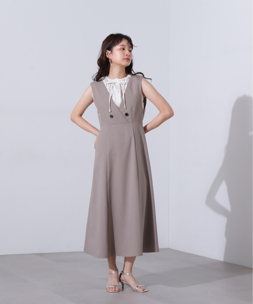 N.(N. Natural Beauty Basic)(エヌエヌナチュラルビューティーベーシック)の「Vネックフレアジャンパースカート(ジャンパースカート・レディース・ベージュ/オフホワイト/グレー・MEDIUM)」の5枚目の写真