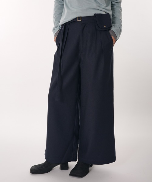 MUHET(ミュエータ)の「belted wide slacks pants / ポケット付きスラックスパンツ(スラックス・レディース・ネイビー/ブラウン・MEDIUM/SMALL)」の1枚目の写真
