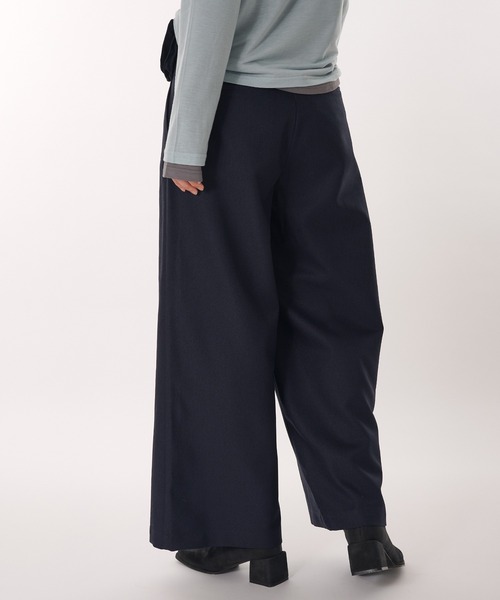 MUHET(ミュエータ)の「belted wide slacks pants / ポケット付きスラックスパンツ(スラックス・レディース・ネイビー/ブラウン・MEDIUM/SMALL)」の12枚目の写真