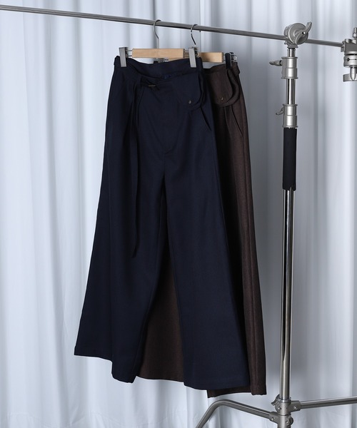 MUHET(ミュエータ)の「belted wide slacks pants / ポケット付きスラックスパンツ(スラックス・レディース・ネイビー/ブラウン・MEDIUM/SMALL)」の18枚目の写真