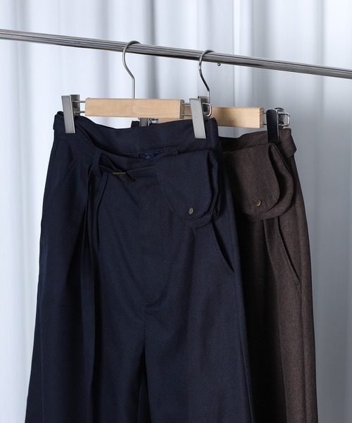 MUHET(ミュエータ)の「belted wide slacks pants / ポケット付きスラックスパンツ(スラックス・レディース・ネイビー/ブラウン・MEDIUM/SMALL)」の19枚目の写真