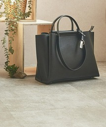 Ungrid（アングリッド）の「【Ungrid/アングリッド】軽量スムース　プレートチャーム付両アオリポケット2WAYハンドルA4トートバッグ（トートバッグ）」