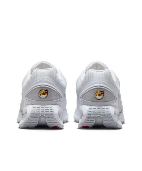 NIKE(ナイキ)の「NIKE WMNS AIR MAX DN FJ3145-102(スニーカー・レディース・ホワイト・25cm/23.5cm/24cm/24.5cm/23cm)」の4枚目の写真
