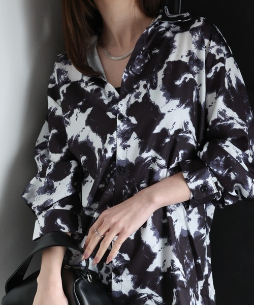 CREARE -LINO-（クレアーレリノ）の「〈ユニセックス商品〉転写プリント ルーズ総柄シャツ（シャツ/ブラウス・メンズ・ブラック・M/S）」の6枚目の写真