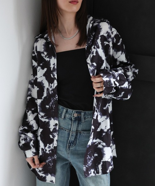 CREARE -LINO-（クレアーレリノ）の「〈ユニセックス商品〉転写プリント ルーズ総柄シャツ（シャツ/ブラウス・メンズ・ブラック・M/S）」の4枚目の写真