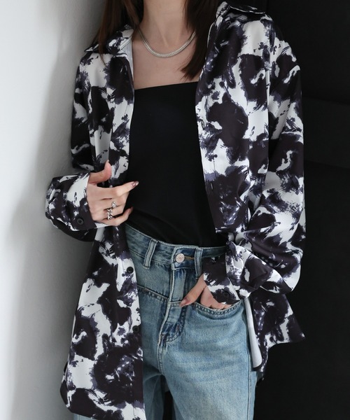 CREARE -LINO-（クレアーレリノ）の「〈ユニセックス商品〉転写プリント ルーズ総柄シャツ（シャツ/ブラウス・メンズ・ブラック・M/S）」の2枚目の写真