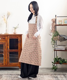 MILLION CARATS（ミリオンカラッツ）の「キッチンでのひとときを、より楽しく特別な時間に。 ヴィンテージライクなブロックプリント風デザインが魅力のエプロン（エプロン）」