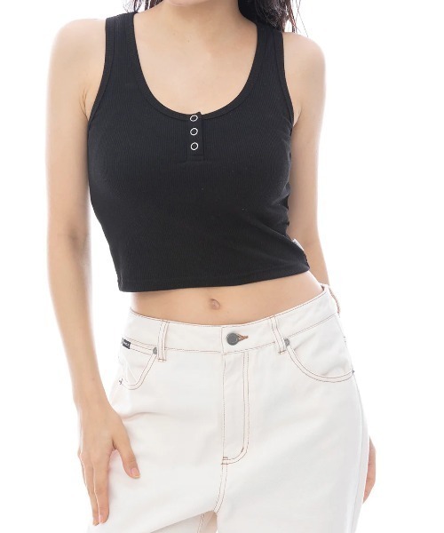 RVCA(ルーカ)の「RVCA レディース HENRY TANK TOP タンクトップ 【2025年春夏モデル】/ルーカクロップド丈タンクトップ(タンクトップ・レディース・ホワイト/ブラック・SMALL/MEDIUM)」の10枚目の写真