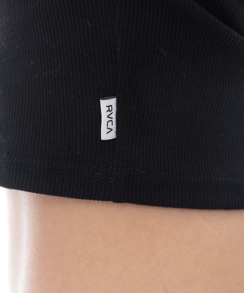RVCA(ルーカ)の「RVCA レディース HENRY TANK TOP タンクトップ 【2025年春夏モデル】/ルーカクロップド丈タンクトップ(タンクトップ・レディース・ホワイト/ブラック・SMALL/MEDIUM)」の13枚目の写真