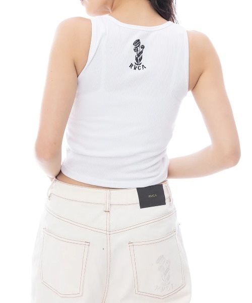 RVCA(ルーカ)の「RVCA レディース HENRY TANK TOP タンクトップ 【2025年春夏モデル】/ルーカクロップド丈タンクトップ(タンクトップ・レディース・ホワイト/ブラック・SMALL/MEDIUM)」の4枚目の写真