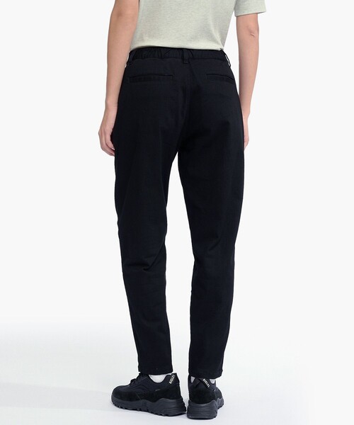 AIGLE（エーグル）の「ストレッチ レギュラーフィットテーパードデニムパンツ（デニムパンツ・レディース・ブラック/インディゴブルー・34/40/38/36）」の4枚目の写真