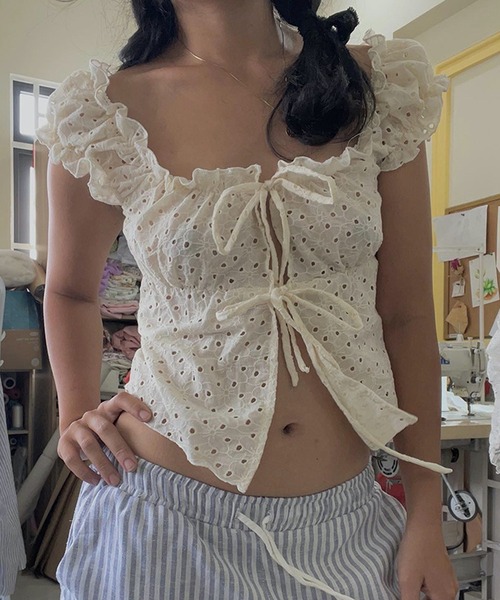 CERCA（チェルカ）の「【 MEMECLE / メメクル 】レーススクエアネック リボンブラウス（シャツ/ブラウス・レディース・ホワイト・M/L/S）」の2枚目の写真