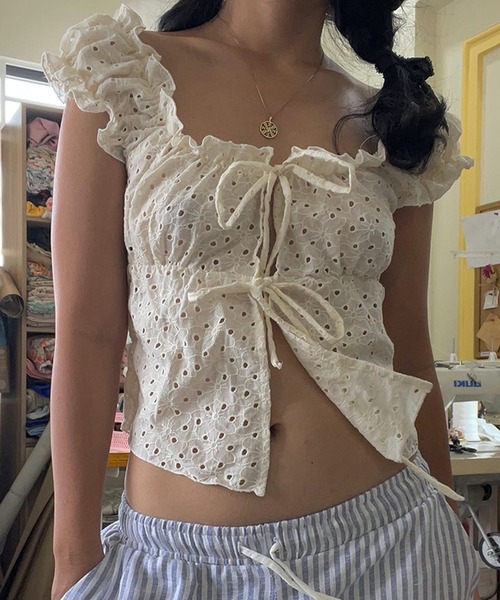 CERCA（チェルカ）の「【 MEMECLE / メメクル 】レーススクエアネック リボンブラウス（シャツ/ブラウス・レディース・ホワイト・M/L/S）」の3枚目の写真