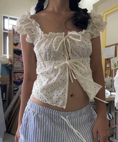 CERCA（チェルカ）の「【 MEMECLE / メメクル 】レーススクエアネック リボンブラウス（シャツ/ブラウス・レディース・ホワイト・M/L/S）」の4枚目の写真