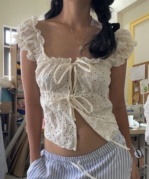 CERCA（チェルカ）の「【 MEMECLE / メメクル 】レーススクエアネック リボンブラウス（シャツ/ブラウス・レディース・ホワイト・M/L/S）」の5枚目の写真