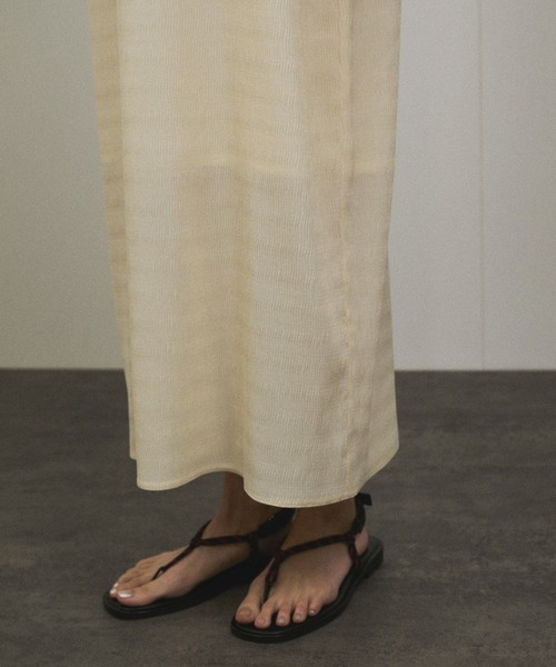 SALON adam et rope'（サロン アダム エ ロペ）の「グリースウェーブキャミワンピース（ワンピース・レディース・ブラック/キナリ・FREE）」の6枚目の写真