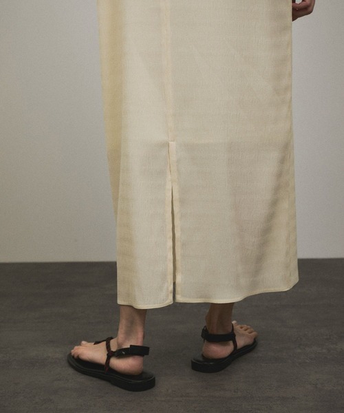 SALON adam et rope'（サロン アダム エ ロペ）の「グリースウェーブキャミワンピース（ワンピース・レディース・ブラック/キナリ・FREE）」の5枚目の写真