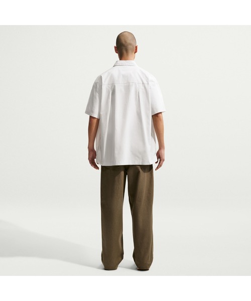 NIKE(ナイキ)の「NIKE/ナイキ クラブ BTN S/S トップ OS(シャツ/ブラウス・メンズ・アイボリー/カーキ・M/L/S/XL)」の3枚目の写真