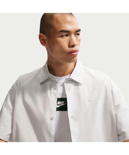 NIKE(ナイキ)の「NIKE/ナイキ クラブ BTN S/S トップ OS(シャツ/ブラウス・メンズ・アイボリー/カーキ・M/L/S/XL)」の6枚目の写真