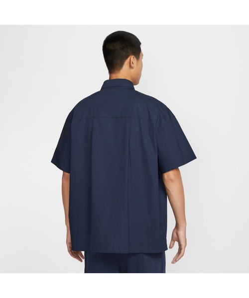 NIKE(ナイキ)の「NIKE/ナイキ クラブ BTN S/S トップ OS(シャツ/ブラウス・メンズ・アイボリー/カーキ・M/L/S/XL)」の7枚目の写真