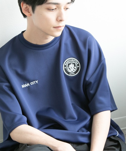CORPUS SELECT(コーパストーキョー)の「【Manchester City/マンチェスターシティー】エンブレムロゴワッペン裾ドロスト半袖Tシャツ(Tシャツ/カットソー・メンズ・ネイビー/ホワイト/ブラック/チャコールグレー・M/L)」の4枚目の写真