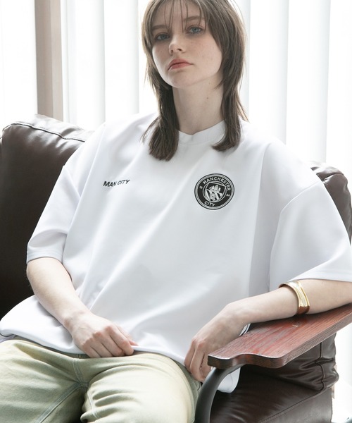 CORPUS SELECT(コーパストーキョー)の「【Manchester City/マンチェスターシティー】エンブレムロゴワッペン裾ドロスト半袖Tシャツ(Tシャツ/カットソー・メンズ・ネイビー/ホワイト/ブラック/チャコールグレー・M/L)」の5枚目の写真
