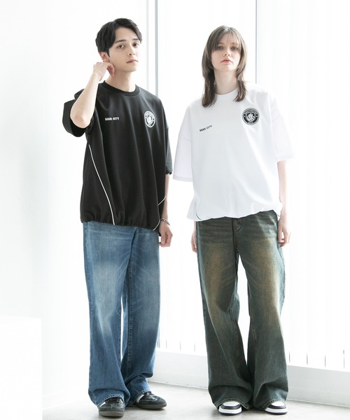  Jeans バーシティ ロゴ スリム 半袖 Tシャツ 送関込 A'GEM/9 × .kom『SINCITY/シンシティ』NEW WORLD RED LOGO T