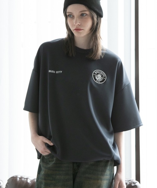 CORPUS SELECT(コーパストーキョー)の「【Manchester City/マンチェスターシティー】エンブレムロゴワッペン裾ドロスト半袖Tシャツ(Tシャツ/カットソー・メンズ・ネイビー/ホワイト/ブラック/チャコールグレー・M/L)」の14枚目の写真