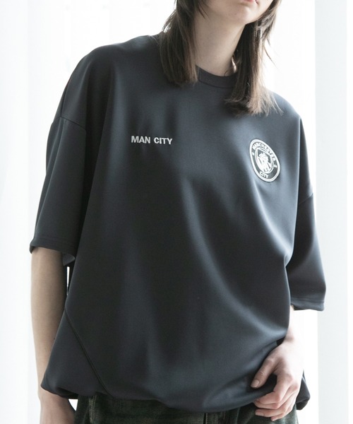 CORPUS SELECT(コーパストーキョー)の「【Manchester City/マンチェスターシティー】エンブレムロゴワッペン裾ドロスト半袖Tシャツ(Tシャツ/カットソー・メンズ・ネイビー/ホワイト/ブラック/チャコールグレー・M/L)」の15枚目の写真