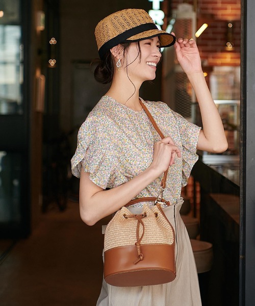 andrea cardone（アンドレアカルドネ）の「ラフィア2wayハンドルバッグ【andrea cardone/アンドレアカルドネ】（ショルダーバッグ・レディース・グレー/キャメル・フリー）」の4枚目の写真