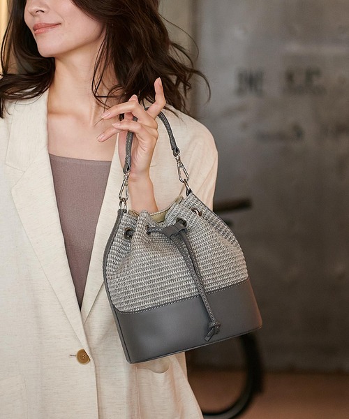 andrea cardone（アンドレアカルドネ）の「ラフィア2wayハンドルバッグ【andrea cardone/アンドレアカルドネ】（ショルダーバッグ・レディース・グレー/キャメル・フリー）」の3枚目の写真